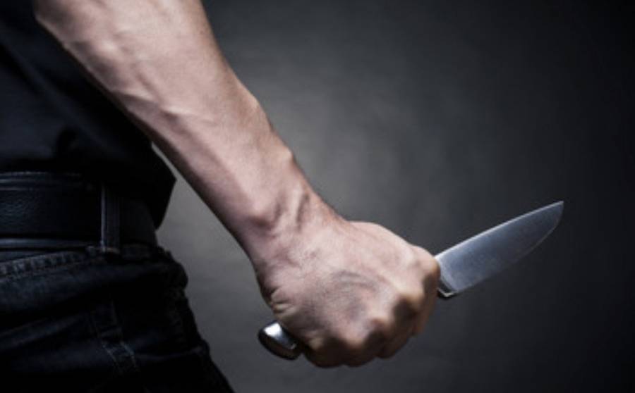 طعن مروج مخدرات مقعد بالزرقاء