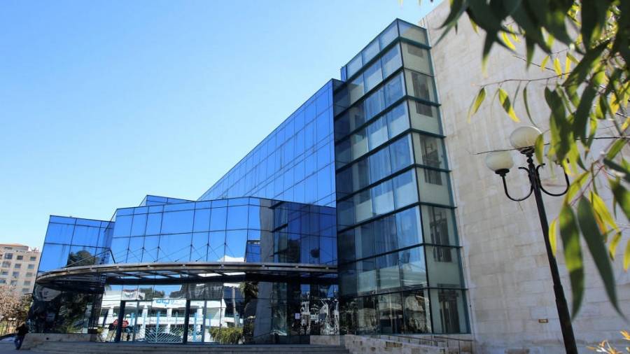 المواصفات تتابع 550 شكوى