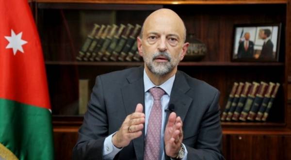 الرزاز يوعز بمعاقبة 37 مؤسسة خالفت إجراءات السلامة العامّة والوقاية