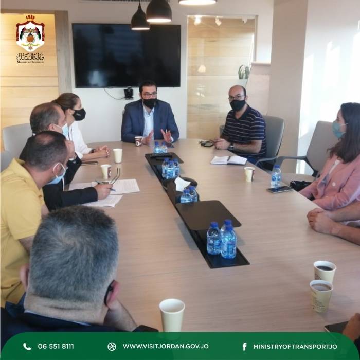 وزير النقل يتفقد مركز اتصال فيست جوردن