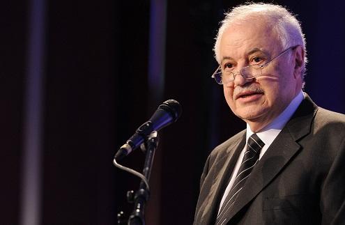 أبو غزالة.. يتوقع استمرار كورونا 4 سنوات