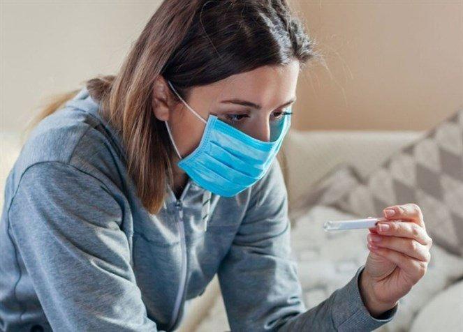 كيف تميّز بين الإصابة بكورونا ونزلات البرد والإنفلونزا؟