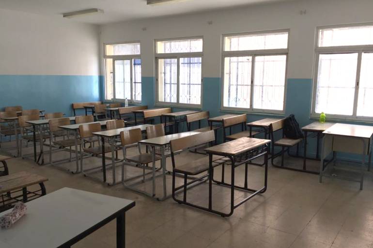 تعليق دوام مدرسة حي مشهور بلواء القصر14يوما لإصابة معلم بكورونا