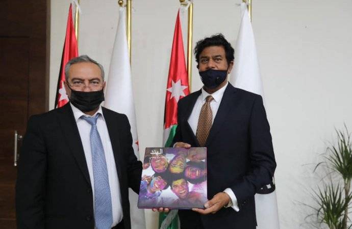 وزير الشباب يلتقي السفير الهندي