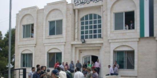 إغلاق بلدية المزار الشمالي  بسبب إصابة موظفة بفيروس كورونا