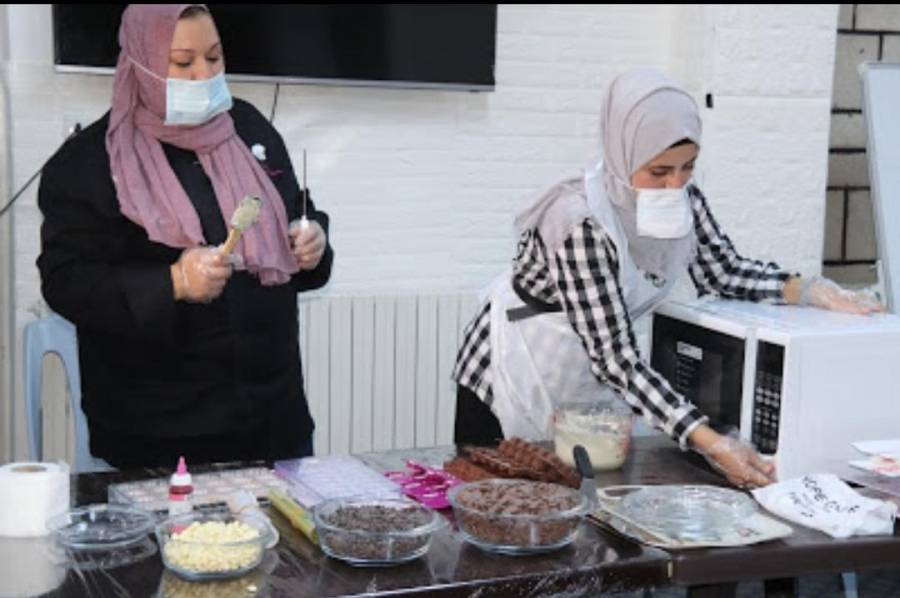 مشروع لتأهيل وتمكين الشابات في مجال صناعة الشكولاتة في تحفيز