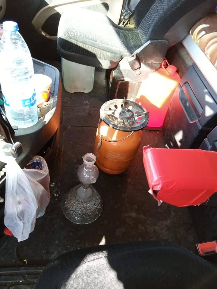 ضبط سائق تريلا يدخن الأرجيلة