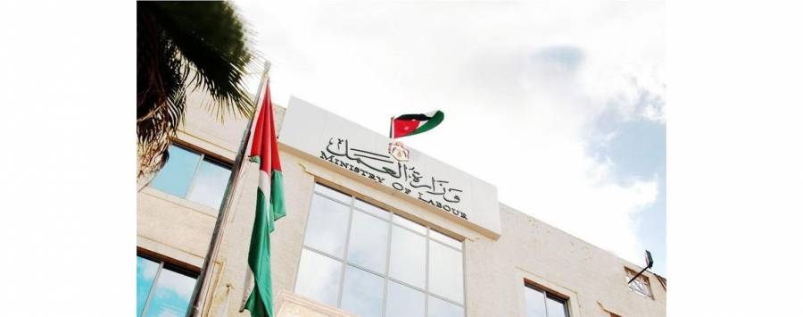 وزارة العمل : صاحب العمل ملزم بتجديد عقود العاملين محددة المدة لفترة مساوية لمدة العقد الأخير