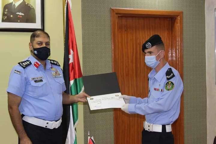 العقيد القاضي يكرم عدد من نشامى الدوريات الخارجية ...صور