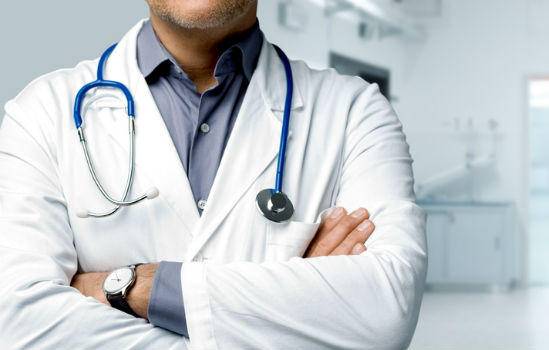 إصابة مدير مستشفى حكومي ومساعده بكورونا