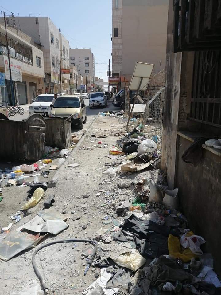 نفايات متراكمة بمحافظة المفرق والمواطنون  يتساءلون عن دور البلدية...صور