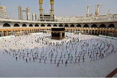 السعودية تحدد مجموعة من الشروط للفنادق لاستضافة المعتمرين