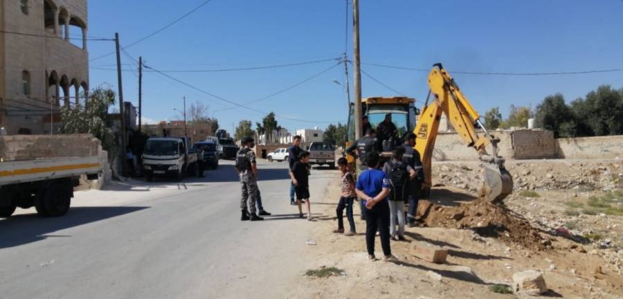 ضبط اعتداءات على خطوط رئيسية في الموقر(صور)