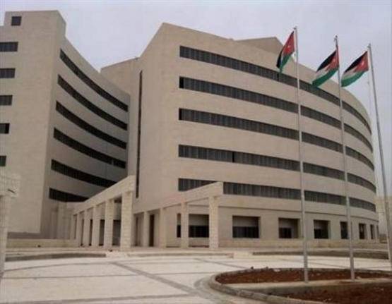 إغلاق عيادات الاختصاص الخارجية بالزرقاء الحكومي