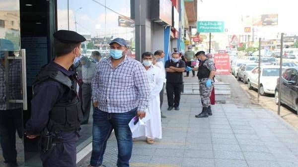 تحرير 23 مخالفة لمنشآت تجارية ومواطنين بالزرقاء