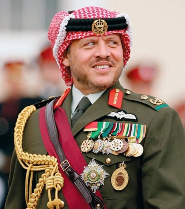 شاعر قبيلة بني صخر يكتب  يا  سيدي    أصدر       أوامر     قويه   أنت   الذي  فيك    الأمل      ينرجابه