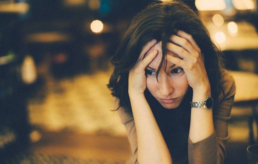 طبيبة تحذّر: تناول الحلويات ليس الحلّ عند الشعور بالتوتر