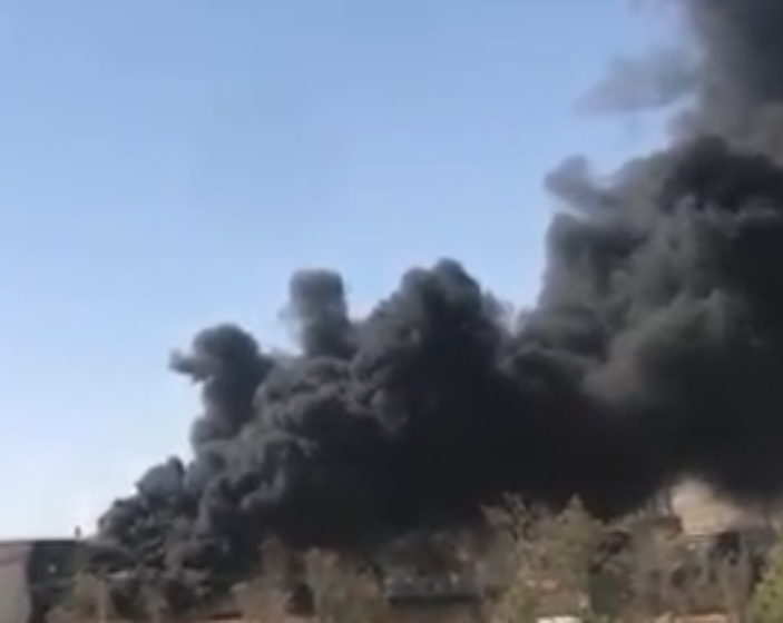 عاجل.. حريق كبير في محيط مصفاة البترول