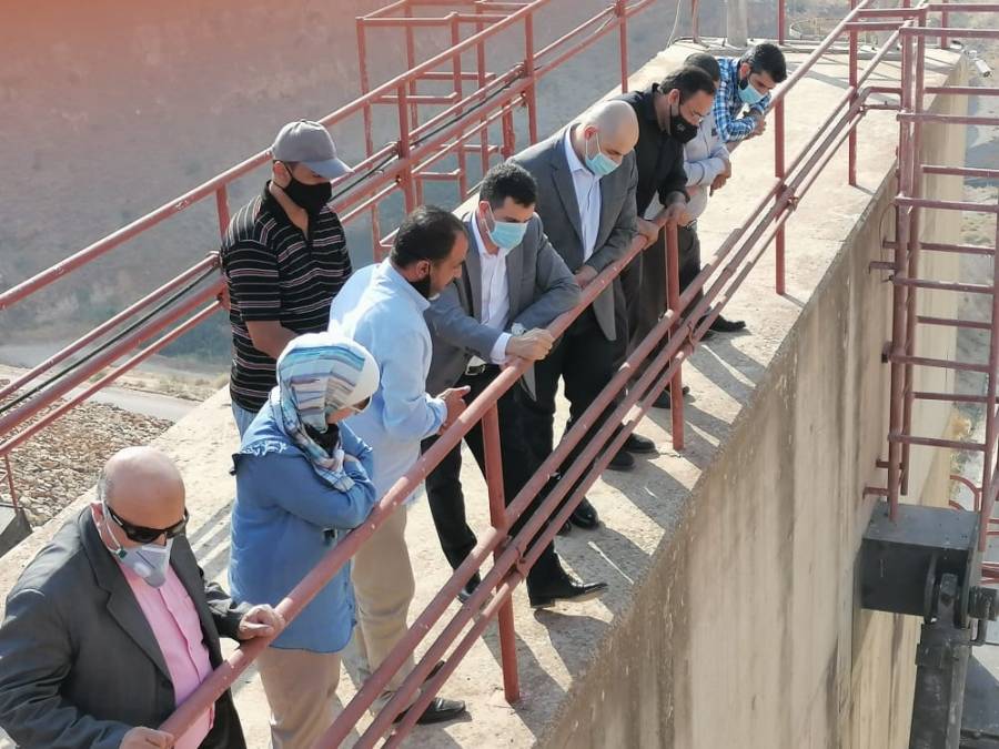 وزير المياه والري يتفقد سد الملك طلال ويطلع على الخطة التنفيذية لادارة السد