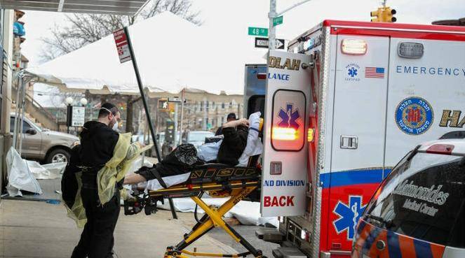 أمريكا تسجيل أكثر من  100 ألف إصابة جديدة بكورونا