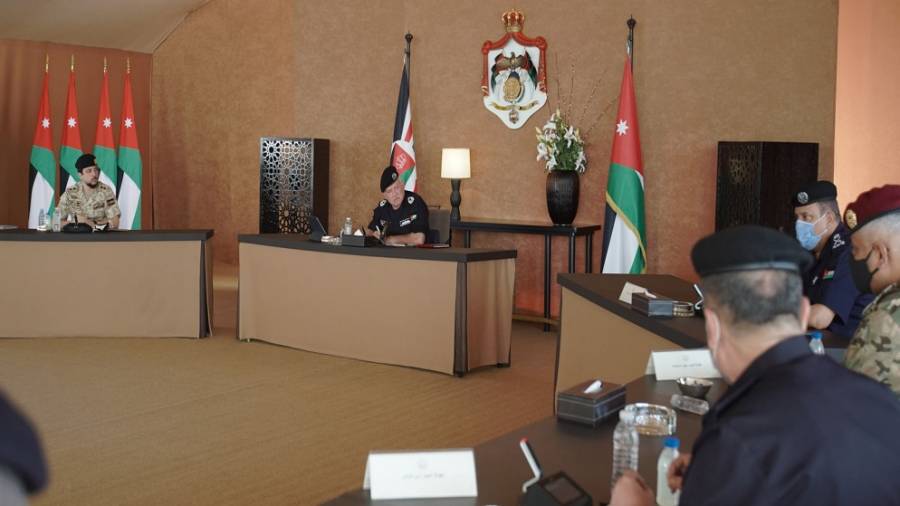 الملك يؤكد خلال لقائه مدير الأمن العام أهمية تكثيف الجهود لحماية المجتمع