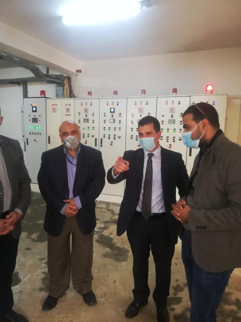 وزير المياه والري يتفقد محطة تحلية ومعالجة مياه ابار مشتل فيصل في محافظة جرش