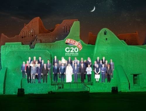 خادم الحرمين الشريفين يترأس غدا قمة العشرين عبر منصة افتراضية.