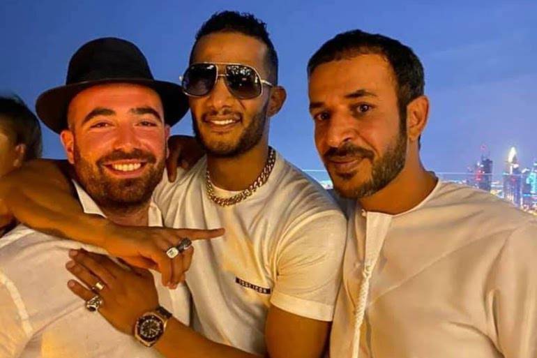 بعد نشر صورته مع مطرب صهيوني .. محمد رمضان ينفي معرفته جنسيته