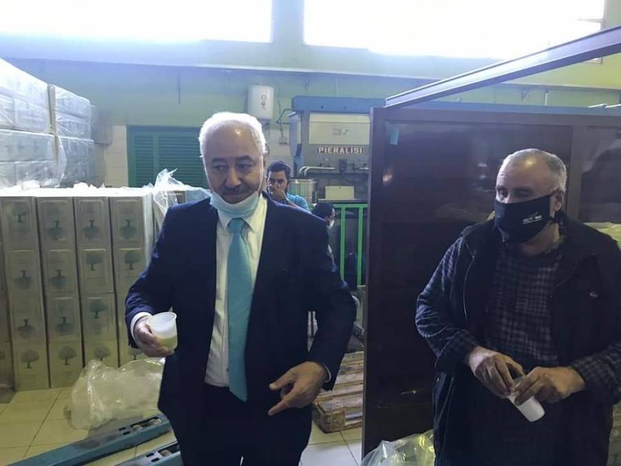 وزير الزراعة يتفقد سير العمل والاجراءات الصحية في المعاصر... صور