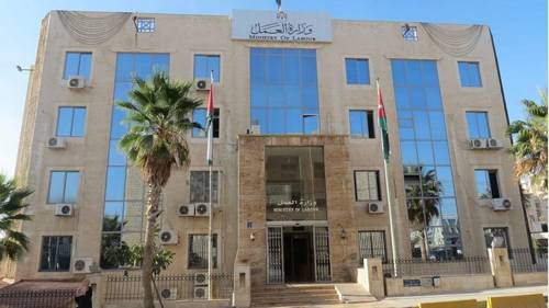 العمل : تحديد مواقع سكن الموظفين لغايات منح تصاريح الحركة