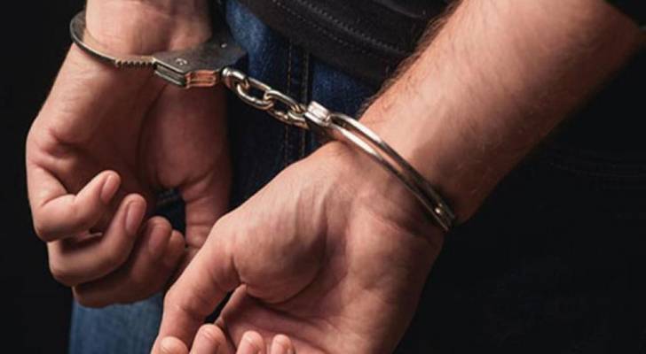 عاجل : القبض على شخص اعتدى وتهجم على محلين تجاريين في اربد