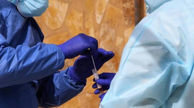 أوكرانيا: 221 وفاة و 12 ألف إصابة جديدة بكورونا