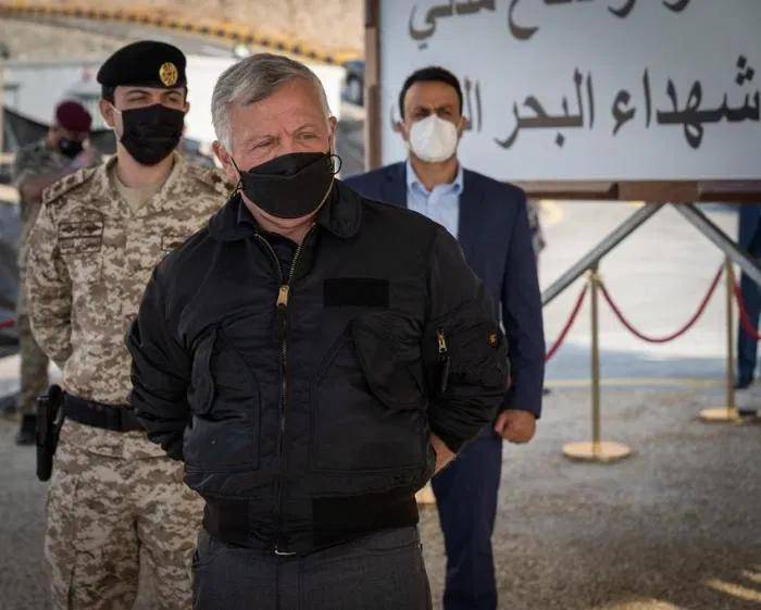 الملك يزور مركز دفاع مدني شهداء البحر الميت... فيديو