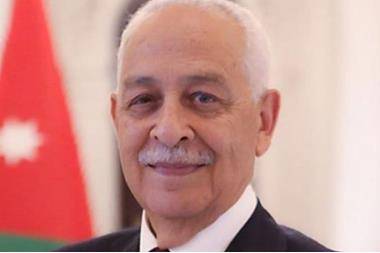 العيسوي ينقل تعازي الملك إلى عشيرتي الهلسة والعتيبي