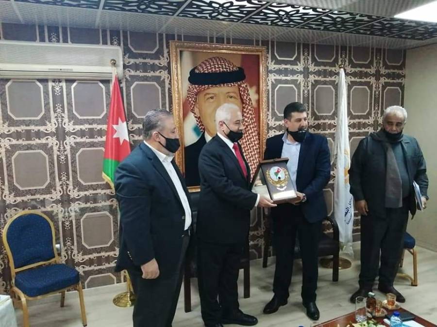 وزير الزراعة يزور نقابة اصحاب شركات التخليص