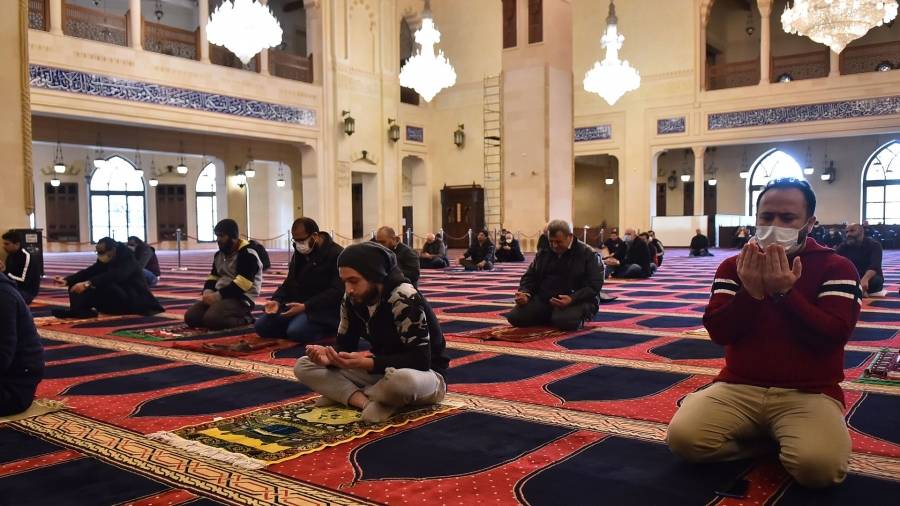 الصحة : فحص المصلين قبل دخولهم المساجد بهدف حمايتهم والتحري عن الاصابات
