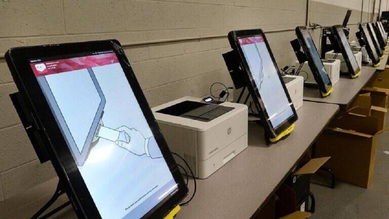 شركة أمريكية تعلن أنها قد تقاضي ترامب ردا على اتهامات فريقه لها بتزوير نتائج الانتخابات