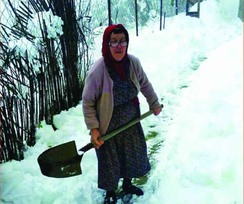 عاصفة ثلجية تضرب الجزائر