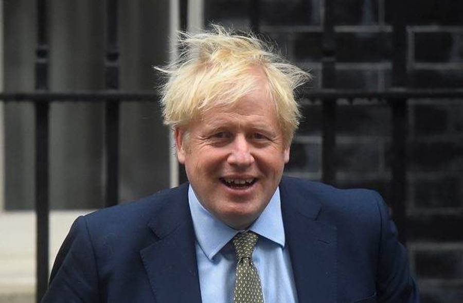 سؤال محرج لرئيس وزراء بريطانيا.. لماذا لا تمشط شعرك