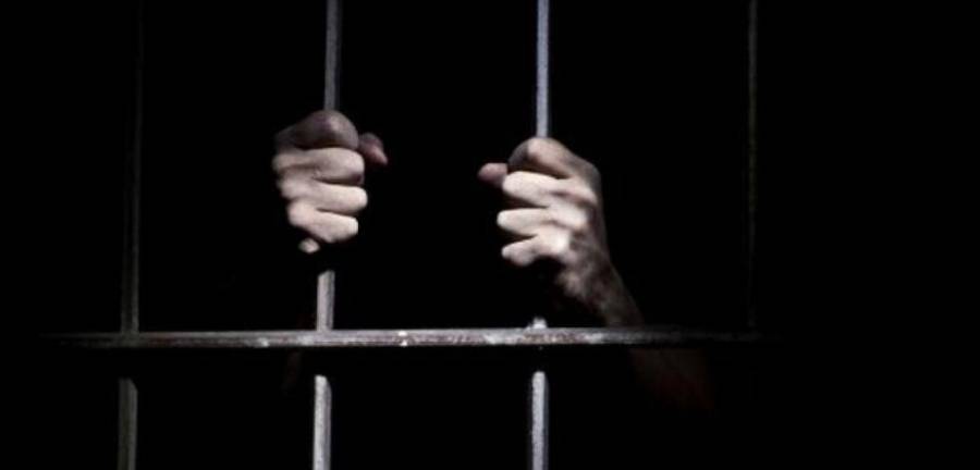 محكمة الجنايات  تحكم  على اب  قتل ابنه 12 عام.... تفاصيل
