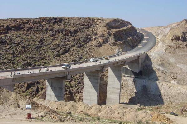 الانتهاء من الأعمال الأساسية على جسور البحر الميت
