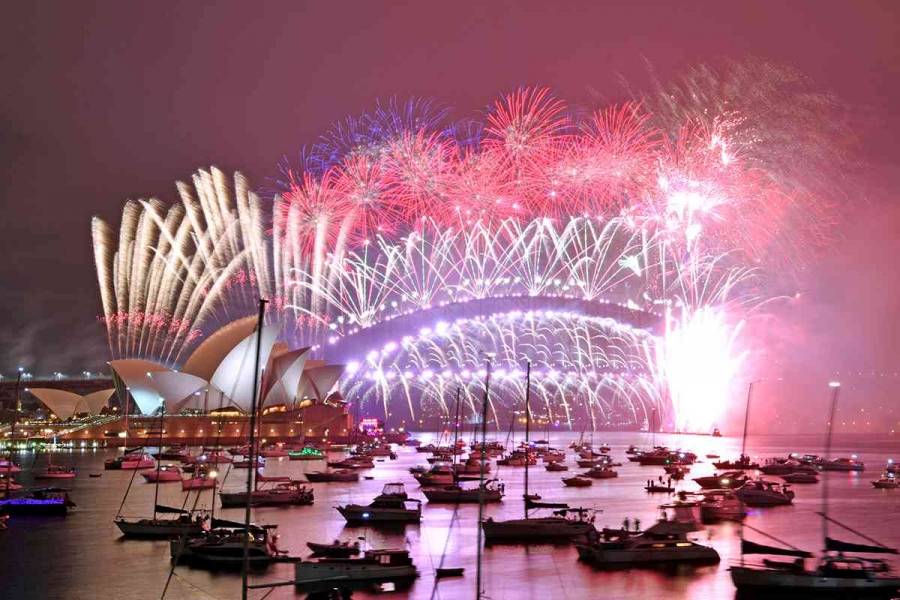 «كورونا» يوحد العالم المنقسم بين 2020 و2021