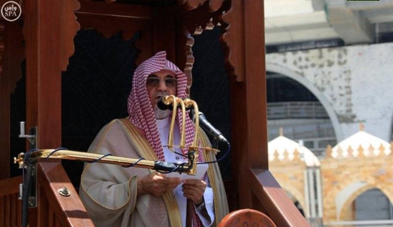 خطيب الحرم المكي: يجب الالتزام بالآداب والأحكام المرتبطة بالغيث