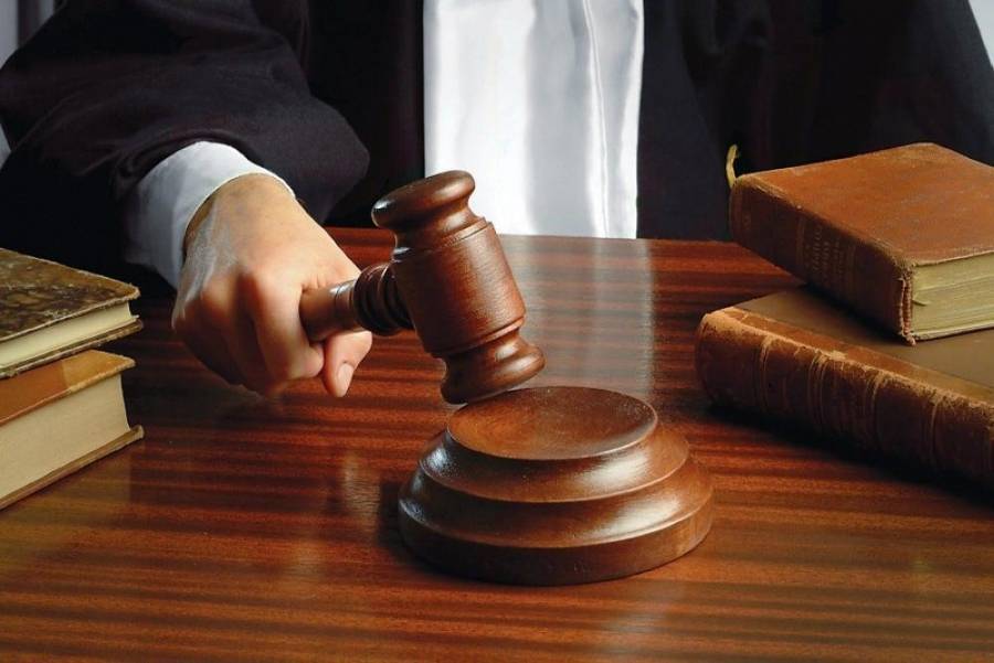 أحكام بحق متهمين لتلاعبهم برخص طيارين مقابل رشاوى وهدايا