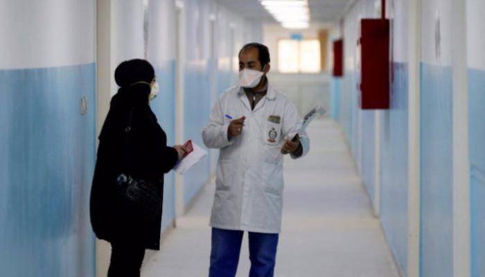 المصاب بكورونا يطلب منه التسجيل لأخذ اللقاح