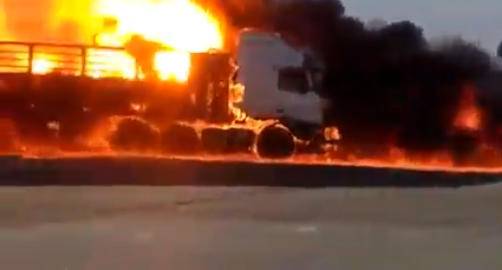 حريق شاحنة على معبر نصيب السوري.... فيديو