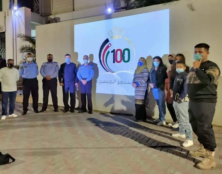 شعار مئوية الدولة الاردنية يزين شاطئ العقبة