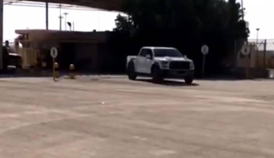 أول سيارة قطرية تدخل الأراضي السعودية