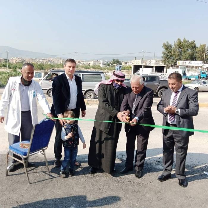 الحاج حسن اللبابنه يفتتح صيدلية رضا الوالدين بالشونة  الشمالية.. صور