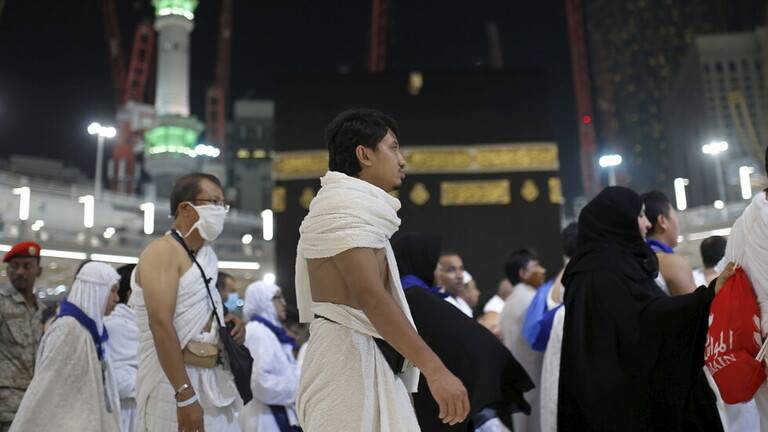 مصادر لـعكاظ: لا صحة للسماح لغير المعتمرين بأداء الطواف حول المسجد الحرام